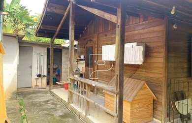 Imagem 6: Charme e aconchego em casa térrea de madeira Terreno amplo com 500m²!