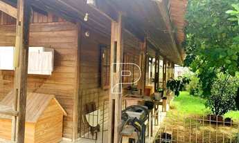 Imagem 5: Charme e aconchego em casa térrea de madeira Terreno amplo com 500m²!