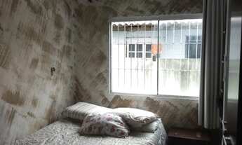 Imagem 5: Apartamento no terreo, 2 quartos, garagem coberta, com grades, sacada com churrasqueira