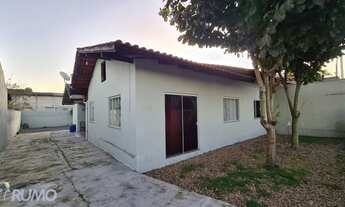 Imagem 2: Casa com 130m² construída sobre terreno de 386,40m² em rua sem saída próximo ao centro de