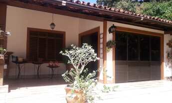 Imagem 3: Casa de condomínio para venda tem 460 metros quadrados com 6 quartos