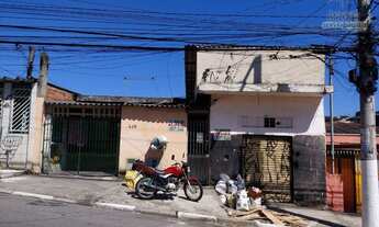 Imagem: Terreno com 4 construções à venda por
