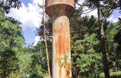 Imagem 6: Duas ch?caras emendadas no Lago Oeste