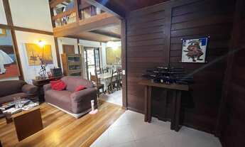 Imagem 6: Casa com 241m² de área construída em um terreno de 600m² com vaga para mais de 6 carros