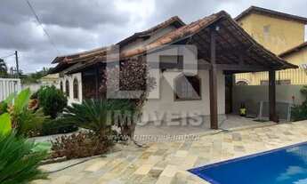 Imagem: Casa com 3 quartos em rua pavimentada à