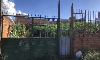 Imagem 3: Lote com casa Casa com 1 dormitório