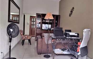 Imagem 3: Localização Incontestável! Casa Linear, junto a comércio e condução, possibilidade de faze