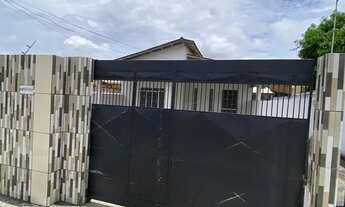 Imagem: Aluguel de casa com garagem e dois quartos