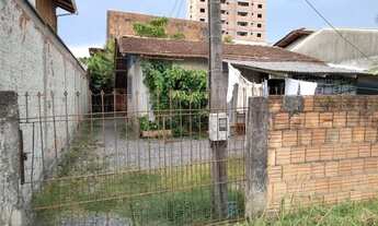 Imagem 4: Casa em rua pública