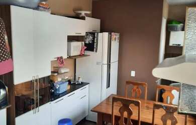 Imagem 4: Casa em baixo mas 2 apartamentos em cima e um ponto na frente