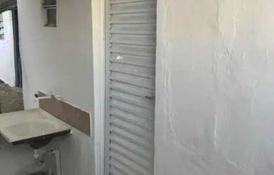 Imagem 5: ALUGO BARRACÃO Casa com 1 dormitório