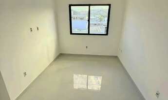 Imagem 3: Sobrado de alto padrão com 2 suítes e 2 vagas de garagem em Palhoça/SC