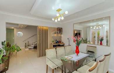 Imagem 2: Casa Alto Padrão com Piscina, 5 Dormitórios e Segurança Completa 381m² Privativos