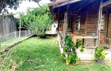 Imagem 2: Charme e aconchego em casa térrea de madeira Terreno amplo com 500m²!