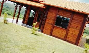 Imagem 4: Casa de madeira nova