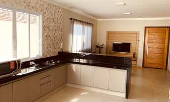 Imagem 4: CASA TÉRREA À VENDA 326 m2, 4 quartos (2 suítes), Terreno 450 m2, Bela Vista - Brotas - SP