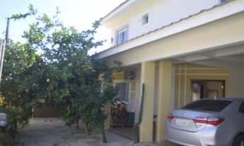 Imagem 4: Averbado! lindo, espaçoso e a poucos metros da praia, esse sobrado irá te surpreender!