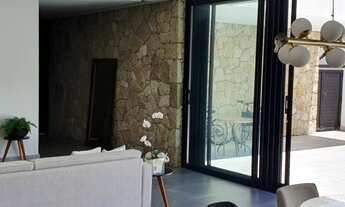 Imagem 5: Residencial Alphaville - Sobrado com 04 Suítes-Estuda Permuta por Imóvel em São Paulo!