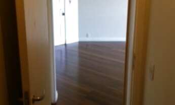 Imagem 4: Lindo apartamento com 3 suites, sala espaçosa com varanda e linda vista. Repleta de armári