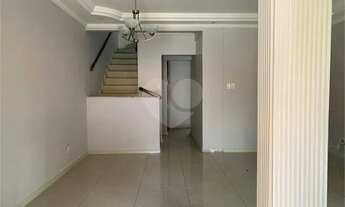 Imagem 3: Casa de Vila no Village Duplex na Alameda Praia de Olivenças com 3/4 em Stella Maris