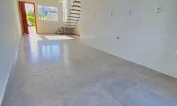 Imagem 3: Sobrado para venda possui 83 metros quadrados com 2 quartos em Serraria - São José - SC