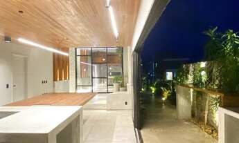 Imagem 5: Piscina loundge, hidromassagem com banco, cromoterapia e chuveirão + lavabo pé. Porte de f