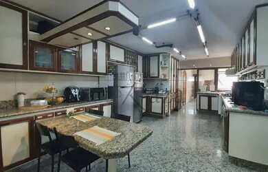 Imagem 11: 1 2 9 8 2 1 0 4 9 6 2 ..Apartamento para venda possui 198 metros quadrados com 4 quartos