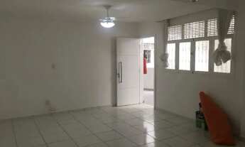 Imagem 2: Alugo apto em Candelária 3/4 sendo duas suítes em ótima localização