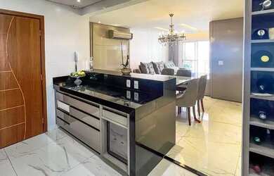 Imagem 3: Lindo Apartaemnto com Excelente Localização- Todo Reformado- Espaçoso e Arejado