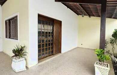 Imagem 2: Casa de condomínio para aluguel possui 200 metros quadrados com 3 quartos