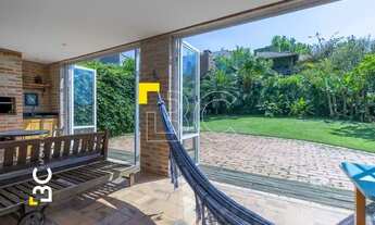 Imagem 7: BC Imóveis vende imponente casa semimobiliada, estilo sobrado, com 3 dormitórios no Condom