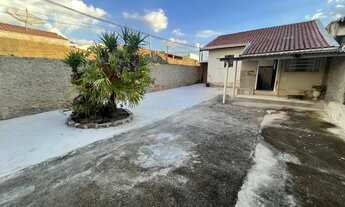 Imagem: Casa com 3 dormitórios e quintal grande