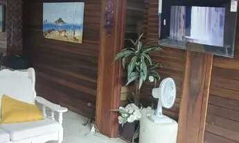 Imagem: Ampla Casa com piscina e quadra de volei