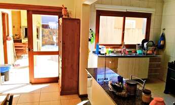 Imagem 2: Casa aconchegante com 3 dormitórios, piscina e lareira