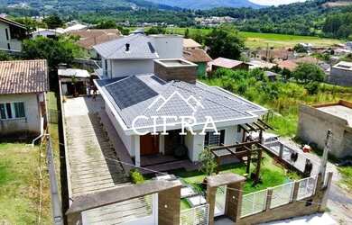 Imagem 2: Casa de Alvenaria - Venda- 03 dormitórios - 280m2 - Semi Mobiliada - Alto Padrão - Piscina