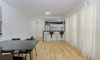 Imagem 2: Apartamento mobiliado com 2 quartos e 2 vagas de garagem no Bigorrilho!