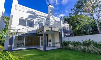 Imagem: Vendo casa nova, com acesso direto ao Guaíba