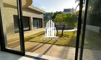 Imagem 3: Casa a Venda no Condomínio Tamboré 3 com 5 suítes e 6 vagas de garagem