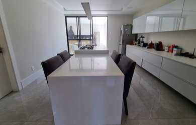 Imagem 10: Excelente Casa contemporânea com 462m2 composta por 4 suítes com closet