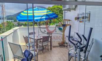 Imagem 2: Cobertura toda decorada com vista privilegiada para o mar