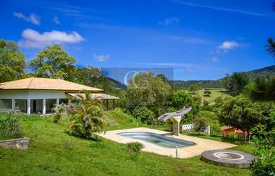 Imagem 3: Mansão a Venda com 7 Dormitórios, sendo 5 Suítes no Condomínio Recanto dos Pássaros em Pir