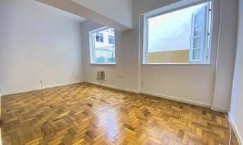 Imagem 2: Apartamento a Venda com 64m2a 2 Quartos na 3a Quadra no Leblon