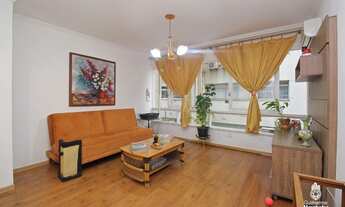 Imagem 5: No bairro Moinhos de Vento, apartamento de três dormitórios, transformados em quatro, um d