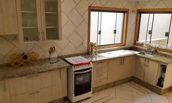 Imagem 5: Sobrado para venda possui 203 metros quadrados com 4 quartos