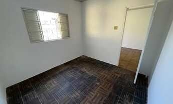 Imagem 5: Casa com 3 dormitórios e quintal grande pra Venda e Aluguel