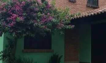 Imagem: Casa 2 suítes com vaga de garagem no bairro