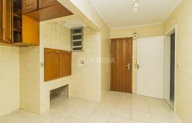 Imagem 6: Apartamento de 3 dormitórios no bairro Higienópolis, com VAGA COBERTA DUPLA E CHURRASQUEIR