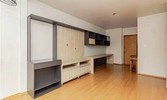 Imagem 2: Localizado em uma região privilegiada de Porto Alegre, este apartamento de 2 dormitórios o