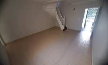 Imagem 6: Sobrado para aluguel possui 125 metros quadrados com 3 quartos e 1 garagem para carro pequ