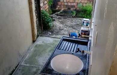 Imagem 6: Alugo casa grande por dentro?..para família com no máximo 5 pessoas?